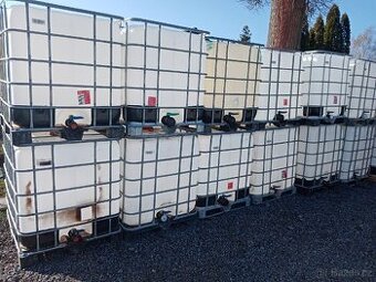 IBC nádrže kontejnery na 1000 litrů