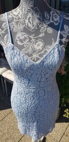 Letní krátké krajkové modré šaty