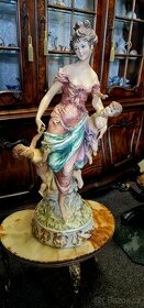 Italská porcelánová socha,značená