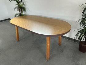 Robustní oválný stůl 185x100cm