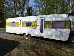 Desetimetrový karavan bez dokladů 2x dveře