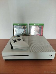 Xbox One S 1tb + GTA V a FIFA 20 - 1