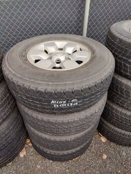 Toyota Hilux 6x139,7 255/70 R15 (71)