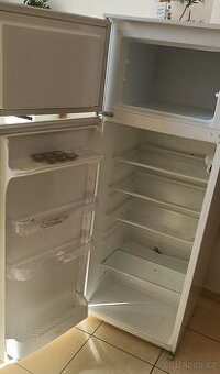 Lednice s mrazákem Zanussi ZBT 3234 Kč 1100.-