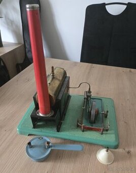 Starožitný model parního stroje