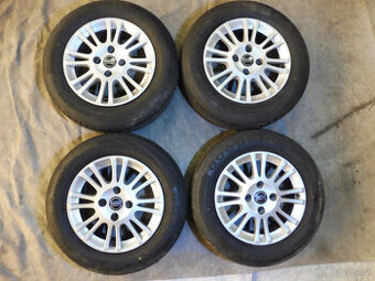 Prodám orig.15" litá kola s letními pneu. na VOLVO V40 - 1
