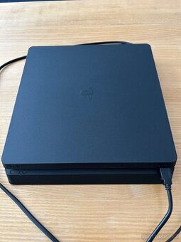 Playstation 4 slim 500gb + hard disk 2Tb + hry v konzoli