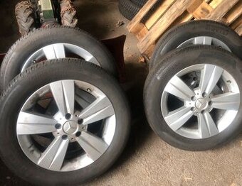 Alu kola Mercedes 5x112 r17 7j et56 pneu 225/55/17