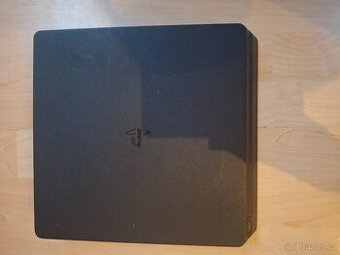 PS4 Fortnite Edition + 2 ovladače + 6 her