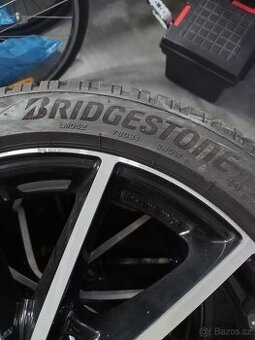 Zimní pneu Bridgestone Blizzak 225/45 R17