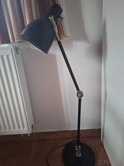 Stolní lampa