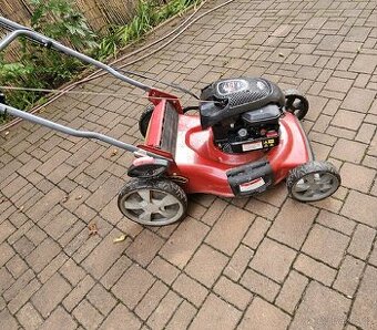 Briggs & Stratton benzinova sekačka