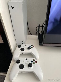 Xbox series s 2 ovladači