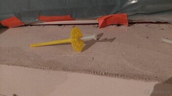 Materiál na fasádu - nový, zbytek ze stavby