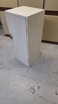 Plechová skříňka na nářadí