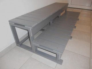 Hnědé i šedé schůdky PVC