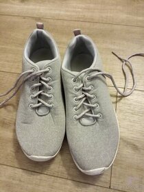 Dívčí sportovní boty vel. 35