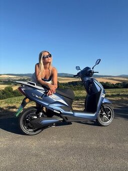 Elektroskútr MoBee Z01