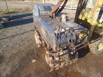 Příkopový ježkový vibrační válec, Rammax RW1403E