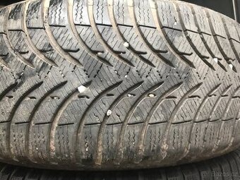 Zimní pneu 215/55/16 čtyři kusy Michelin