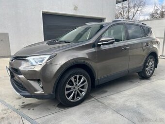 TOYOTA RAV4 2.0D D4D 105 KW,1.MAJ.MANUÁL,TAŽNÉ,NAVI,KAMERA