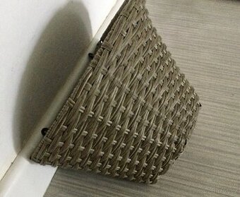 Nabizim ratanovy kryt na kvetinac