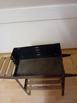 Gríl na uhlí a dřevo