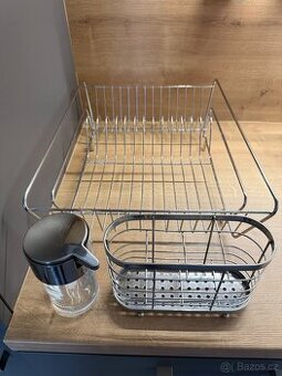 Tesco Sušička nádobí a IKEA Dávkovač na mýdlo