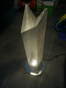 Lampa s kovovým rámečkem