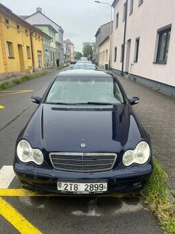 Prodám Mercedes-Benz C220 CDI (r. 2004) – 33.000 Kč
