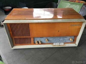Retro Tesla Piáno