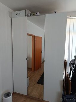 Šatní skříň