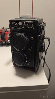 Yashica Mat 124G