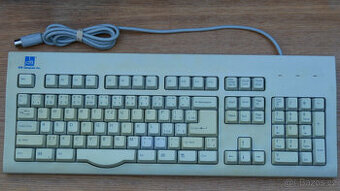 historická klávesnice DTK Computer (CZ/SK)