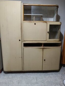 Starožitný kredenc