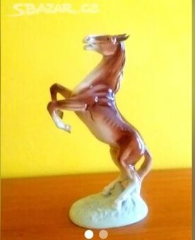 Porcelánový kůň