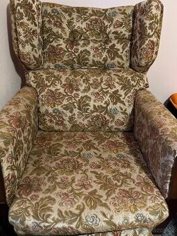 Čalouněný ušák s taburetem