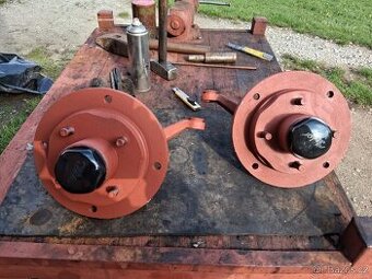 Prodám 2 x náboj kol na zetor 5611