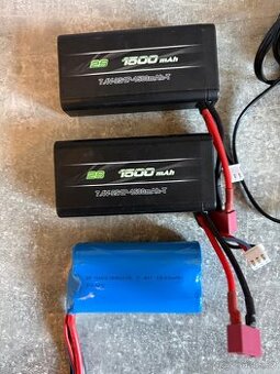 3x 2S baterie 7,4V 1500mAh a nabíječkou pro RC modely