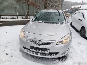 Opel Astra Kombi  1.4 benzín 124.000 km 2011