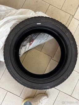 gumy 255/40R20 3ks