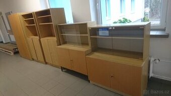 Prosklená skříň, policová skříň, šatní skříň, pracovní stůl