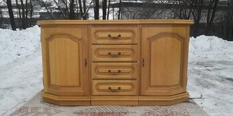 Masivní světlá komoda