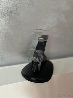 Nabíjecí stojánek na ovladače PS4 (DualShock 4)