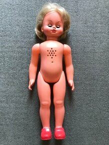 Retro mrkací panenka