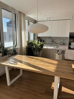 Jídelní stůl z masivu - 1