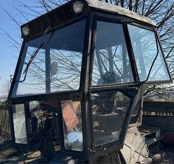 Kabina Zetor 7045 po dílech