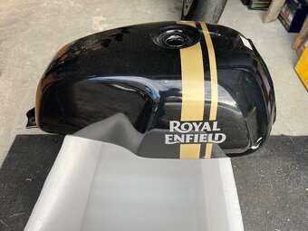 Royal Enfield-nádrž