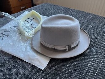 Klobouk Tonak, kralici srst