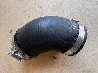 04L145822H VW T6 Crafter Hadice plnicího vzduchu 2.0 Tdi